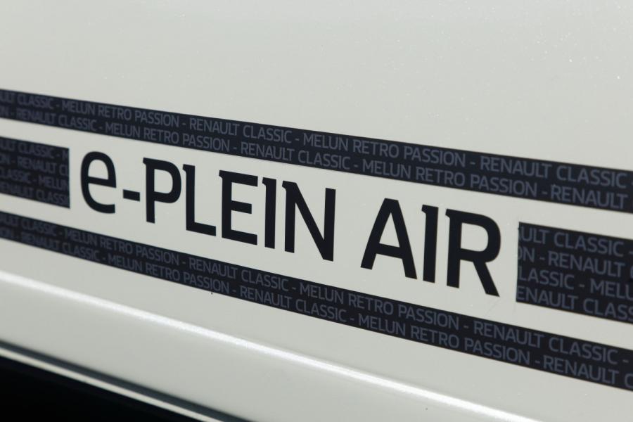 Логотип Renault 4L e-Plein Air Concept 2019 года  (фото 40 из 46)